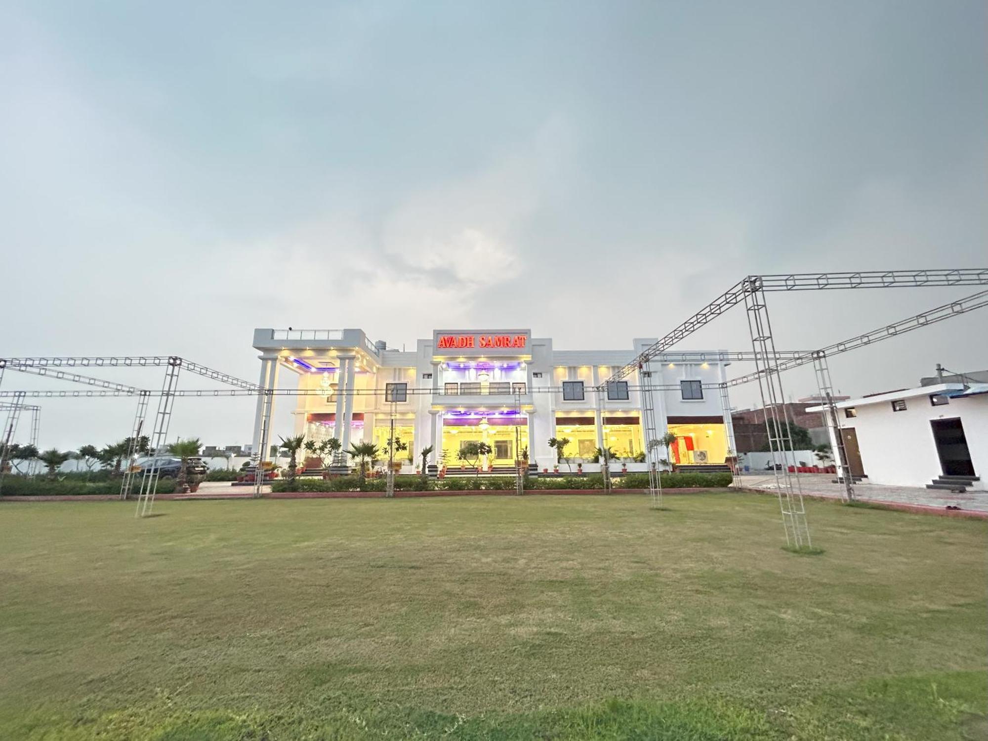 Awadh Samrat Resort Ayodhya Luaran gambar
