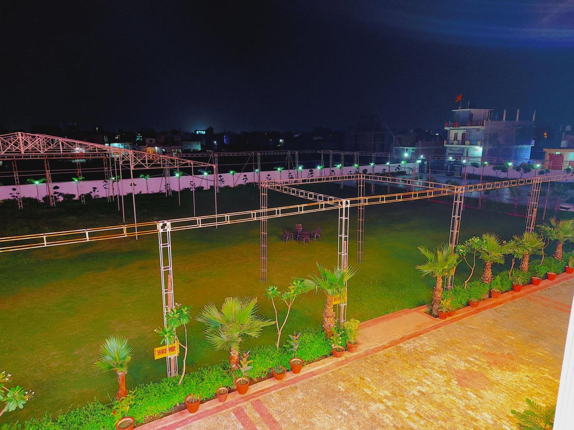 Awadh Samrat Resort Ayodhya Luaran gambar