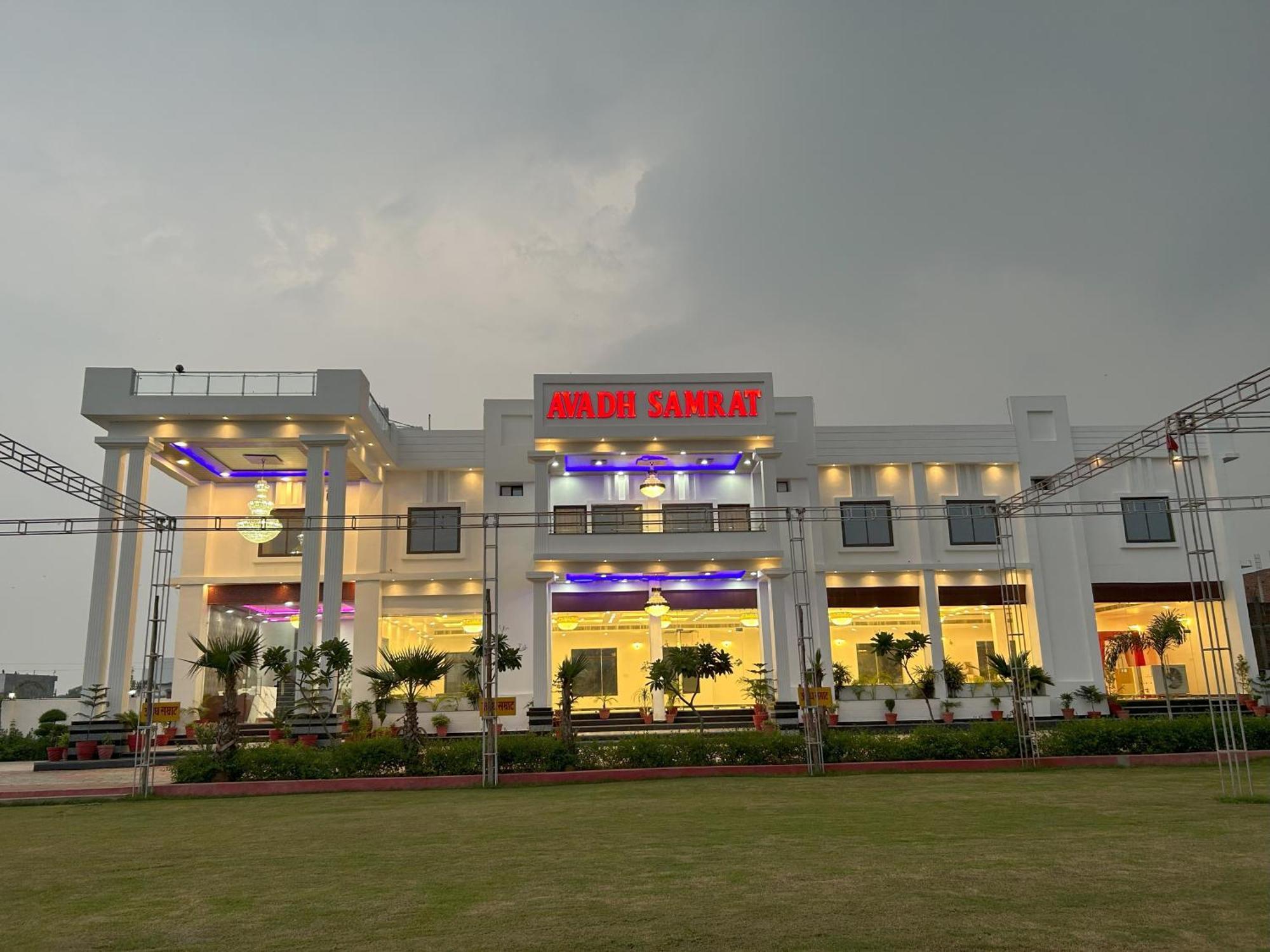 Awadh Samrat Resort Ayodhya Luaran gambar