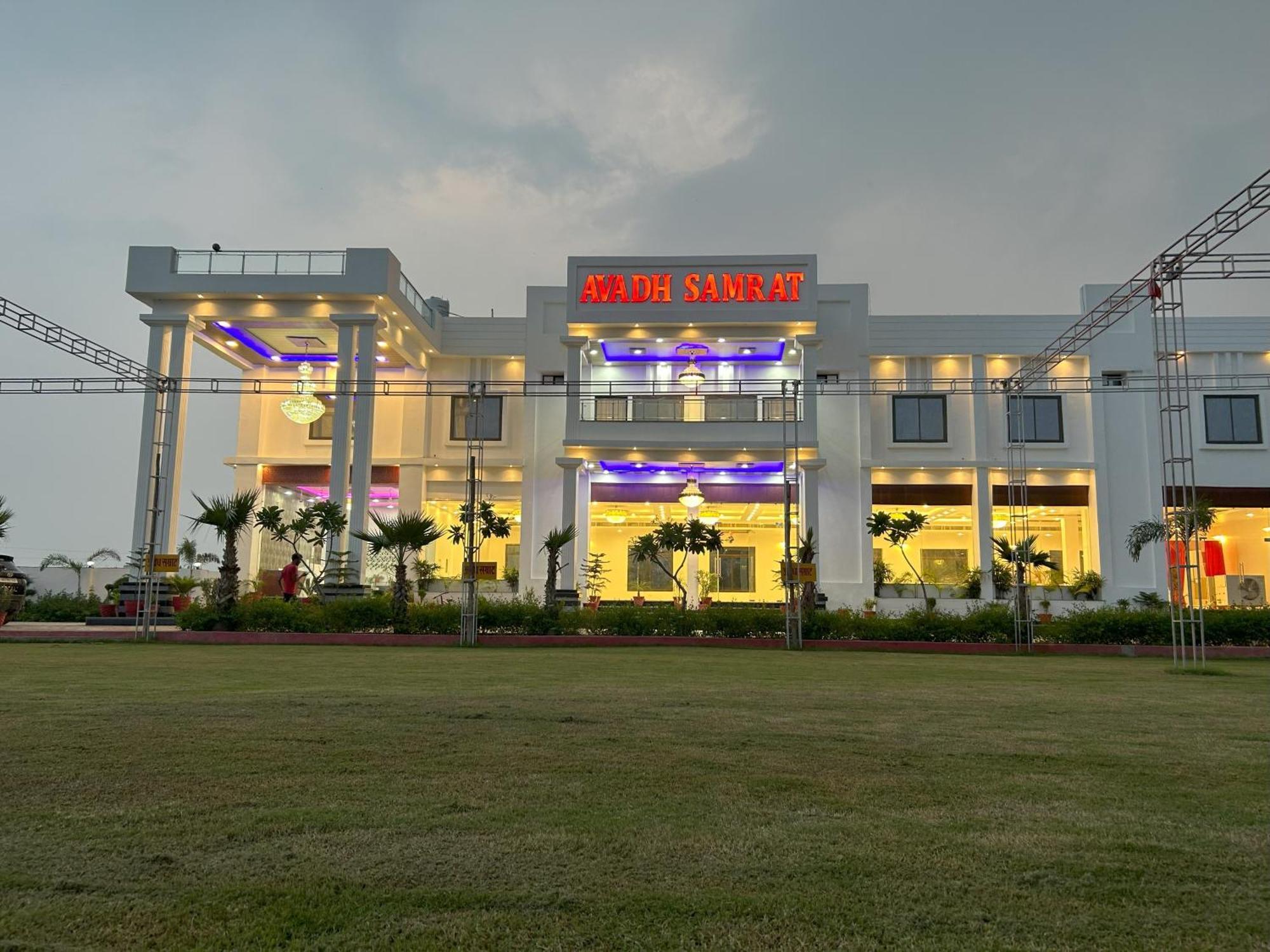 Awadh Samrat Resort Ayodhya Luaran gambar